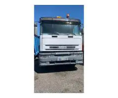 AUTOCARRO MARCA IVECO MAGIRUS CON GRU DIETRO CABINA