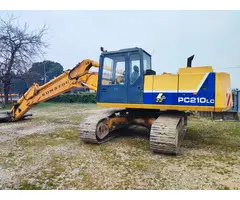 ESCAVATORE CINGOLATO KOMATSU PC 210