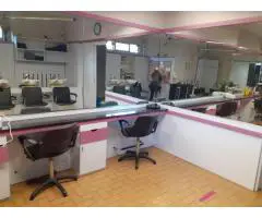 Ofresi postazione da parrucchiera modena