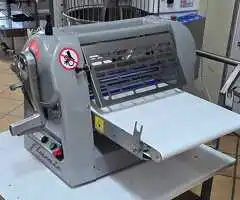 SFOGLIATRICE DA BANCO Flamic tappeti 45x50