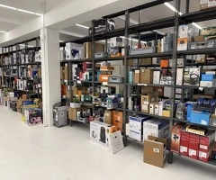 Stock prodotti, batterie, imballaggi, arredi e var